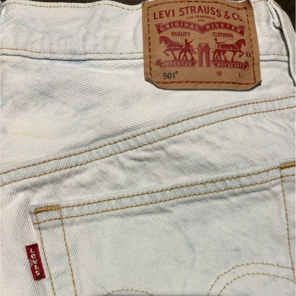 Levi's 501  Womens  Tie Day Short Size 28W - Image 4