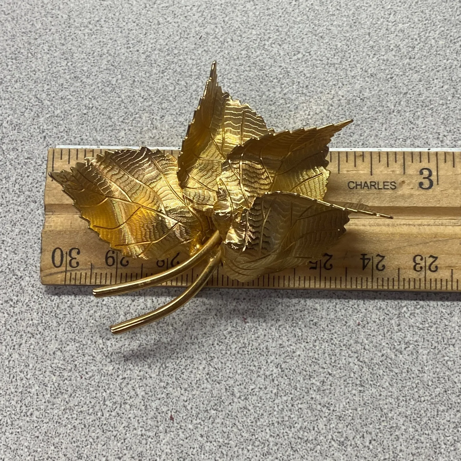 Vintage Gold Tone Textured Multi Leaf Brooch Pin Nature Old Money Grandmacore - Image 6