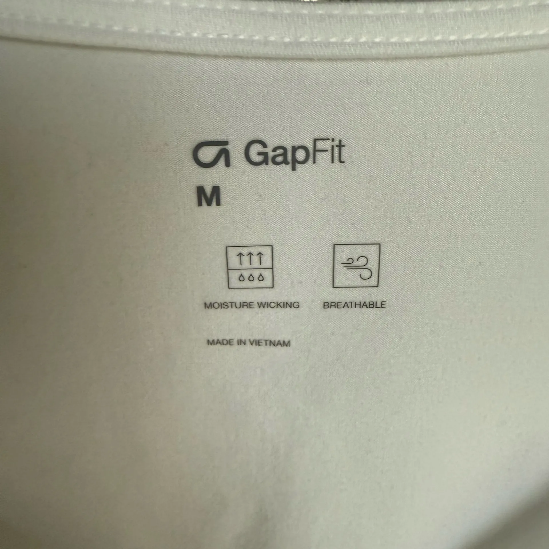 GAP Women's Modern Ruched V-Neck T Shirt - Image 4