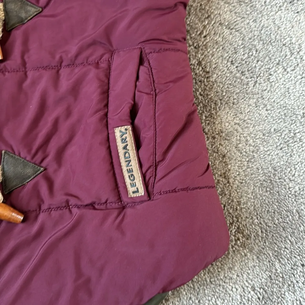 Legendary Whitetails Maroon Quilted Toggle Puffer Vest SIZE M Red - Image 3