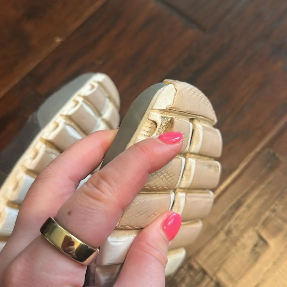 On Cloud Running Cloudflow Sneakers Size 9 Pink - Image 4