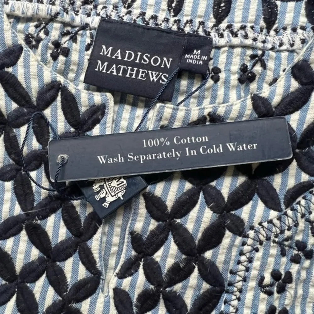 Madison Mathews Seersucker Embroidered Blue Striped Popover Dress Size M NWT Size M - Image 5