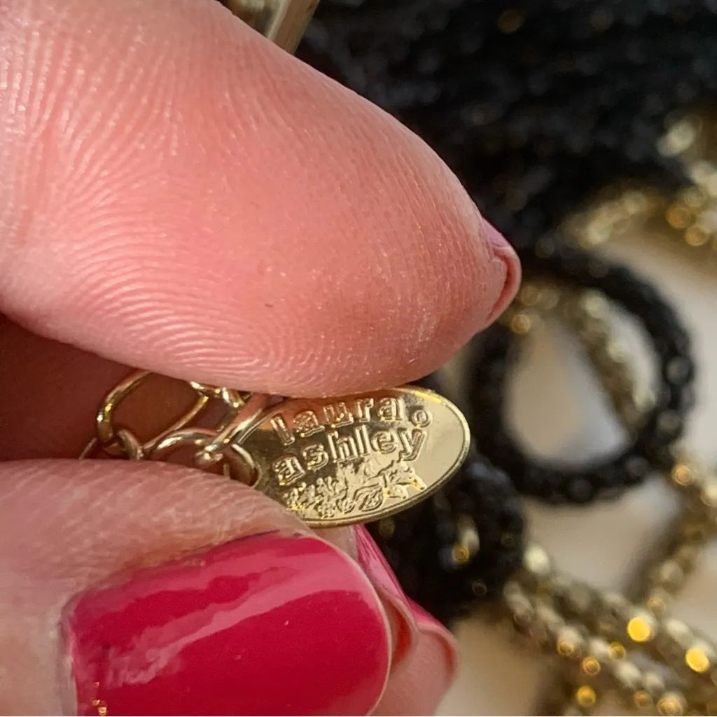 VINTAGE LAURA ASHLEY MULTI-STRAND BLACK & GOLD TONE NECKLACE - Image 7