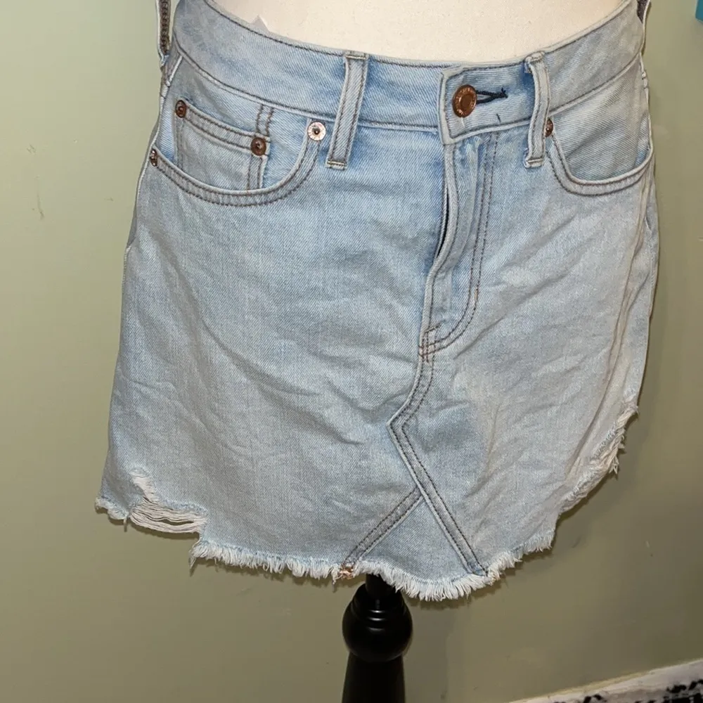 American Eagle Outfitters distressed light wash mini denim skirt - Image 4