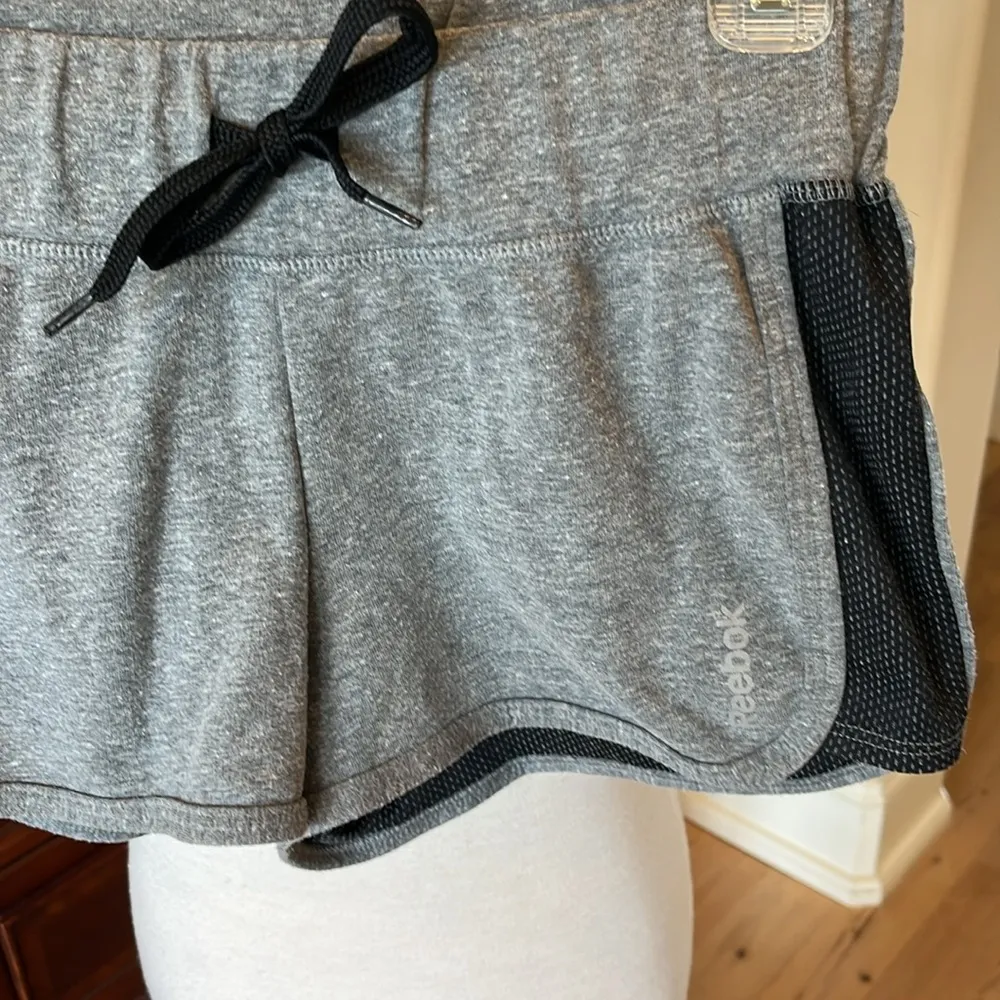 Comfy Reebok Gray Knit Shorts - Image 2
