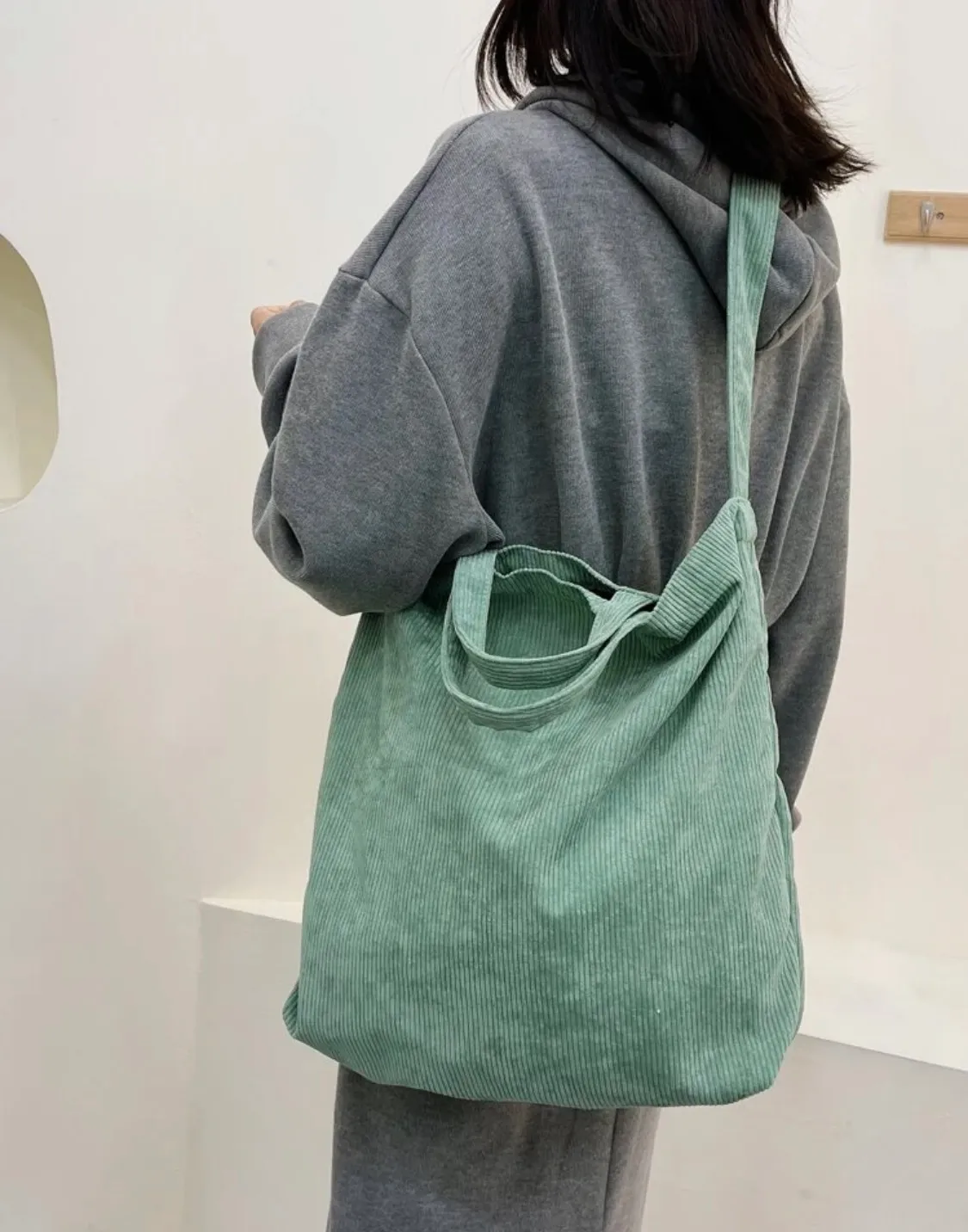 Urban Outfitters Green tote bag - Image 2