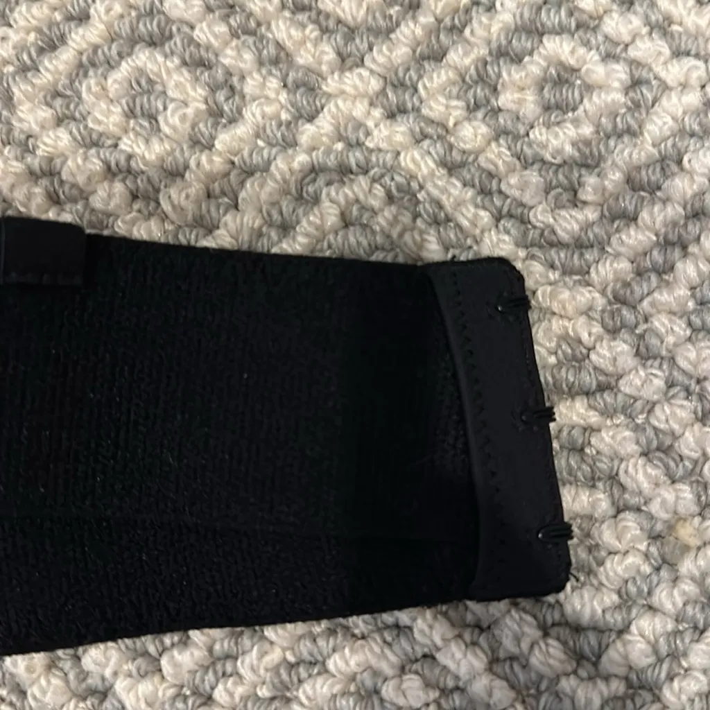 Victoria’s Secret 36D strapless bra. Black. EUC - Image 5