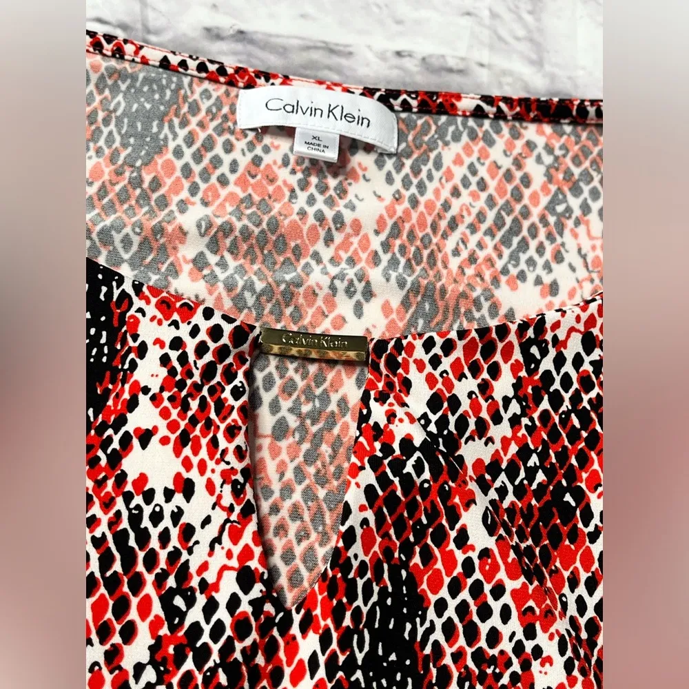 Calvin Klein printed long sleeve blouse sized XL - Image 5