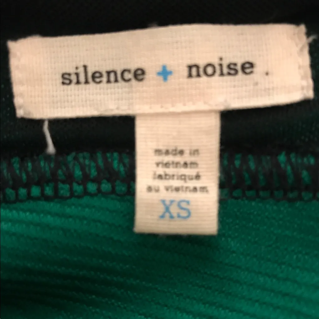 Green Deep V Fit and Flare Dress Silence & Noise Urban outfitters BDG XS - Image 5