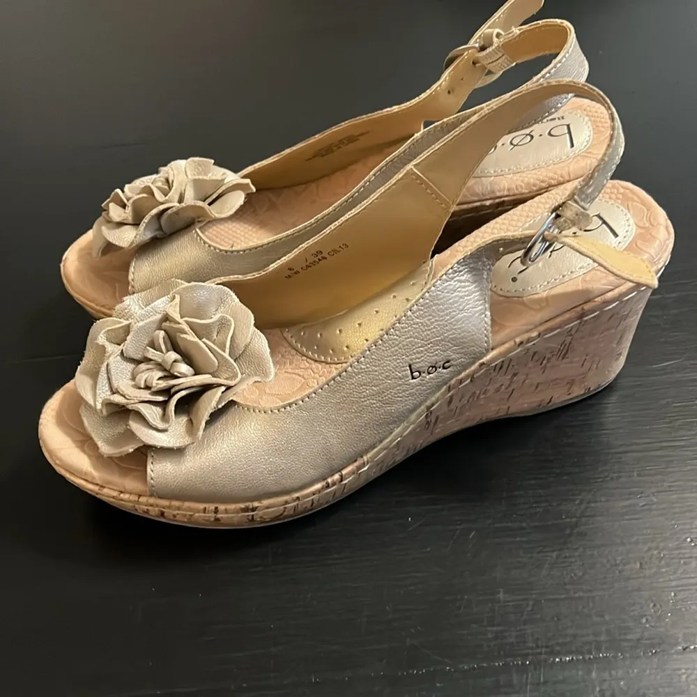 b.o.c. Women's Beige Wedge Sandals Size undefined - Image 7