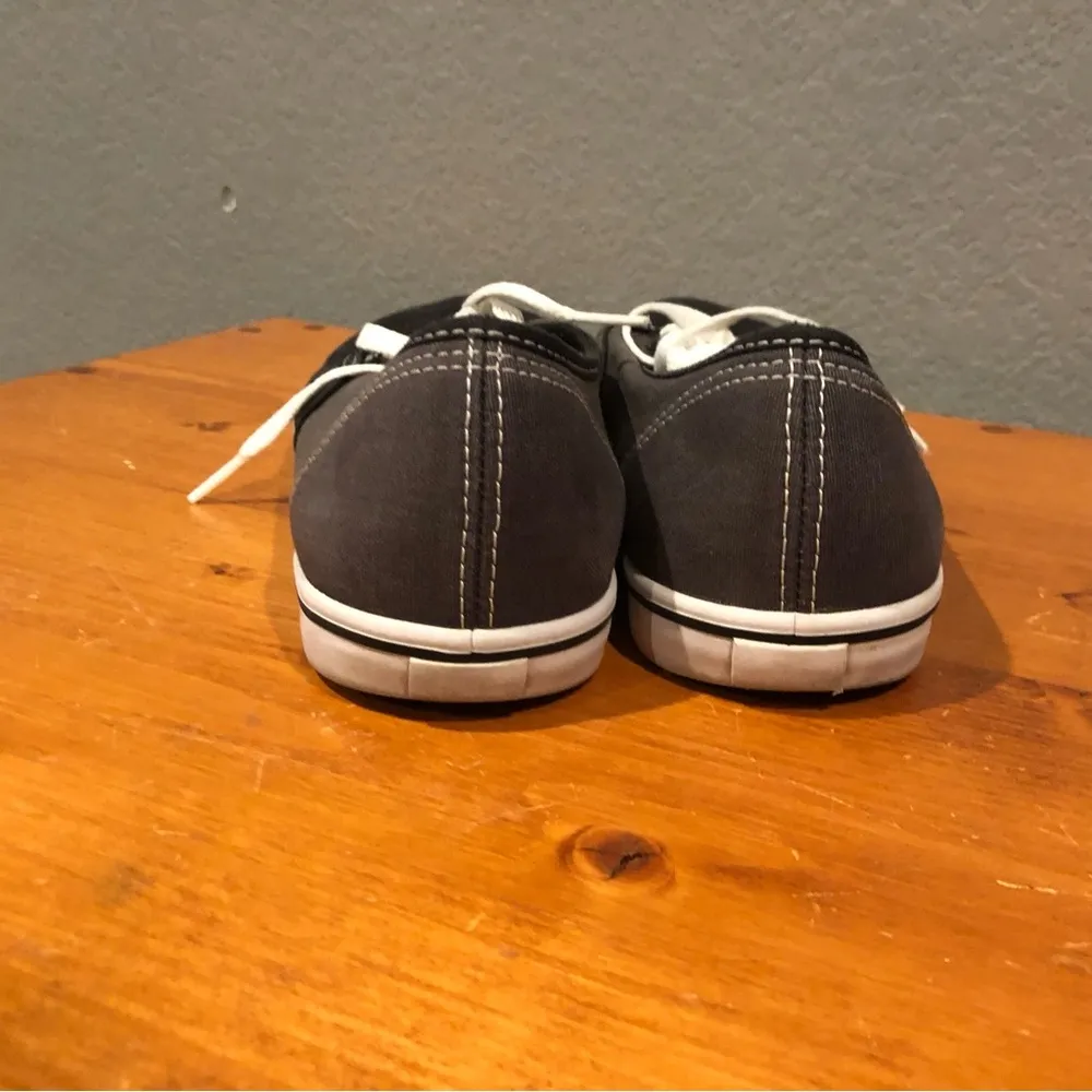 Unisex Vans sneakers - two tones black and grey - men’s 7 women’s 8.5 - Image 5