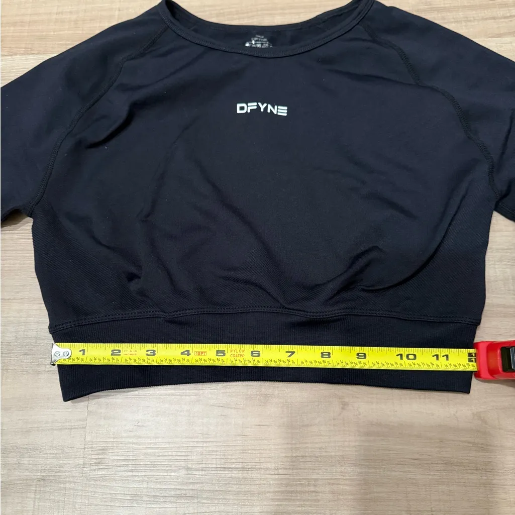 DFYNE Black Women's Crop Top - Image 6
