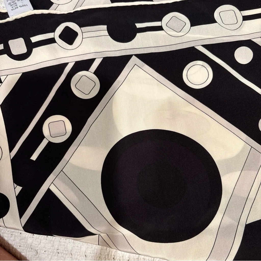 Emilio Pucci Monochrome Geometric Scarf - Image 3
