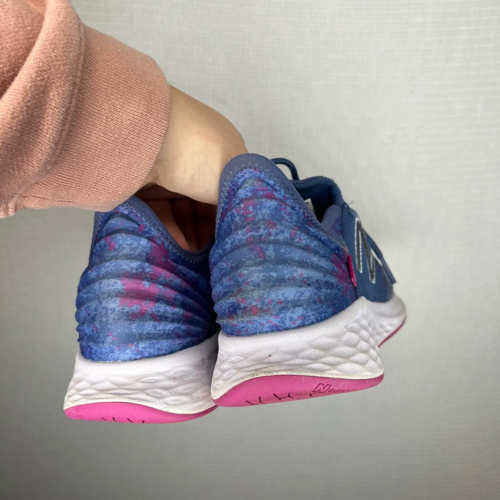 New Balance WROAVPT1 Women's Running Shoes Navy Pink Size 10.5 - Image 3