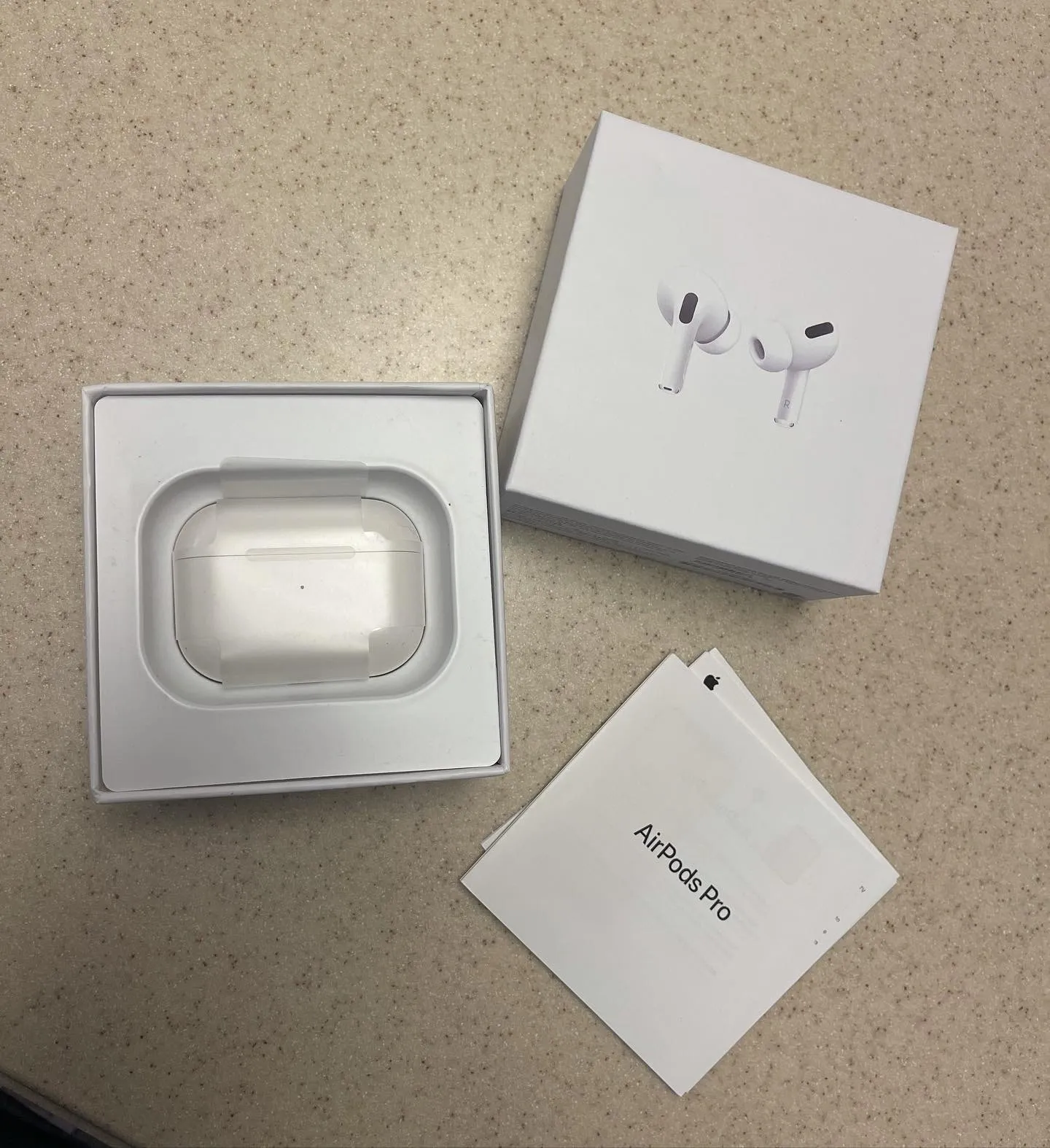 Apple AirPods Pros - Image 4