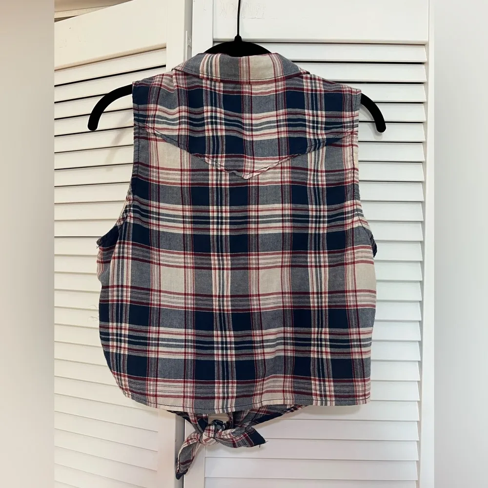 Sleeveless Plaid Flannel Button Down - Image 2