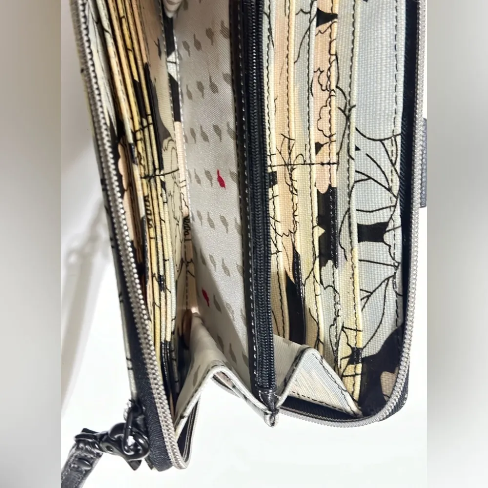 Large Smartphone Black Peony Artist Circle Clutch Bag - Image 3