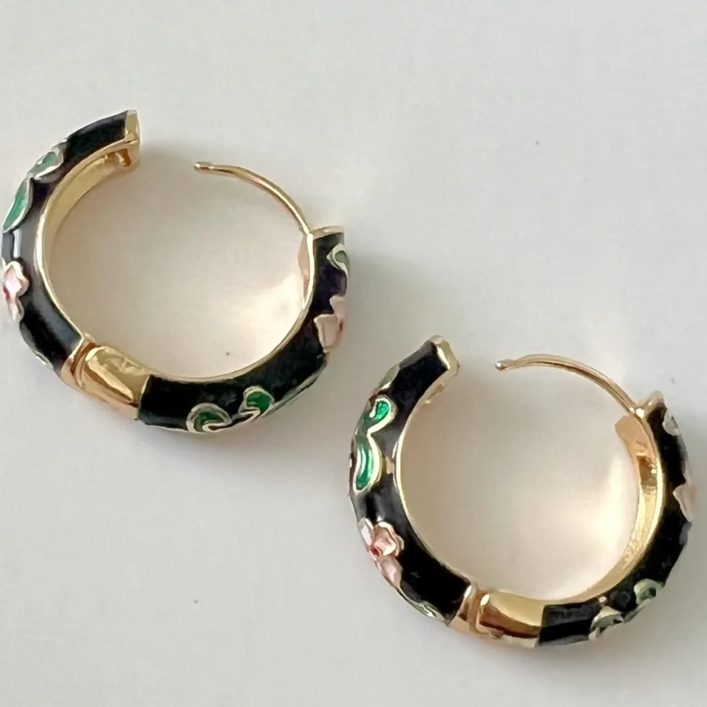 Chic Black Enamel Earrings with Pink Floral Design - Image 7