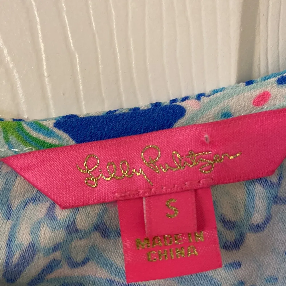 Lilly Pulitzer Shirt size S excellent condition length 28” bust 30” - Image 3
