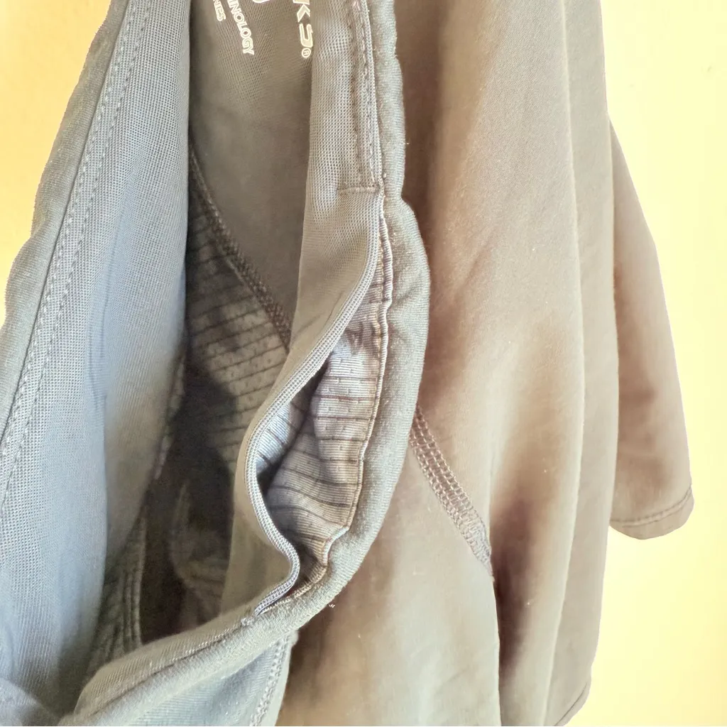 Brooks Running Shorts Black Medium with Under Layer - Image 3