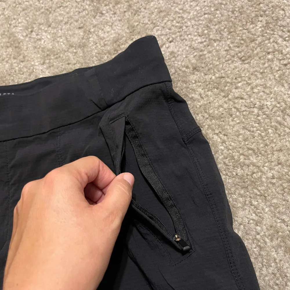 Women’s Athleta Trekkie Bermuda 2.0 Hiking Outdoor Shorts Black Size 8 - Image 7