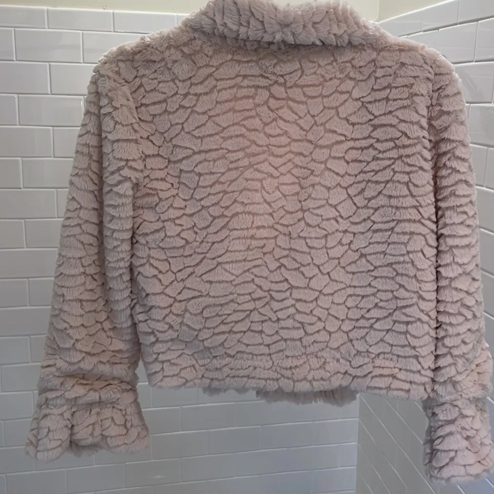 Faux Fur cropped coat - Image 3