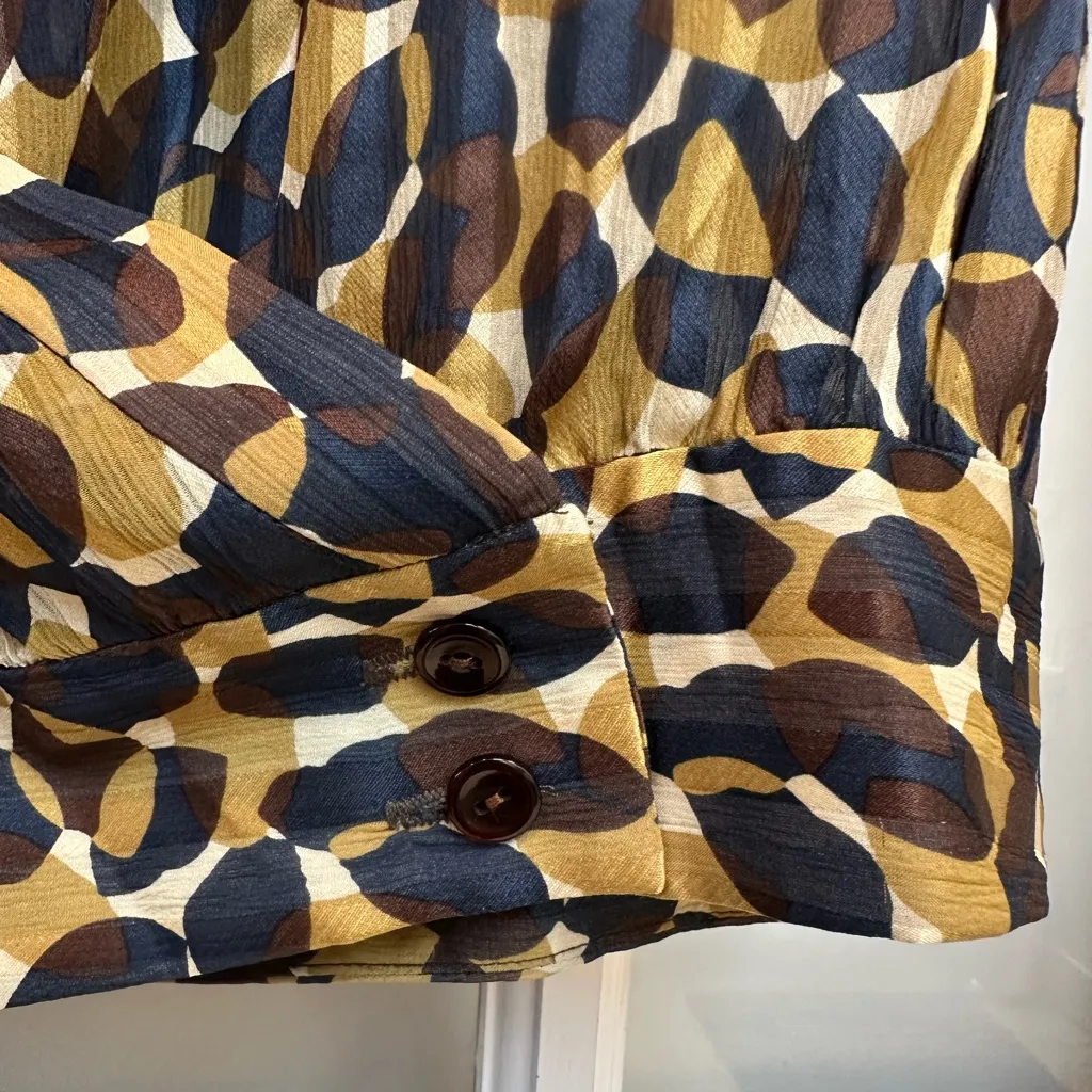 BCBGMAXAZRIA Y2K 100% Silk Semi Sheer Watercolor Art To Wear Blouse Size XS - Image 8