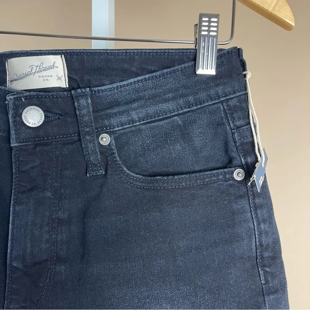 NEW Universal Thread 6 28 High Rise Bermuda Jean Shorts Slim Leg Raw Hem Denim - Image 7