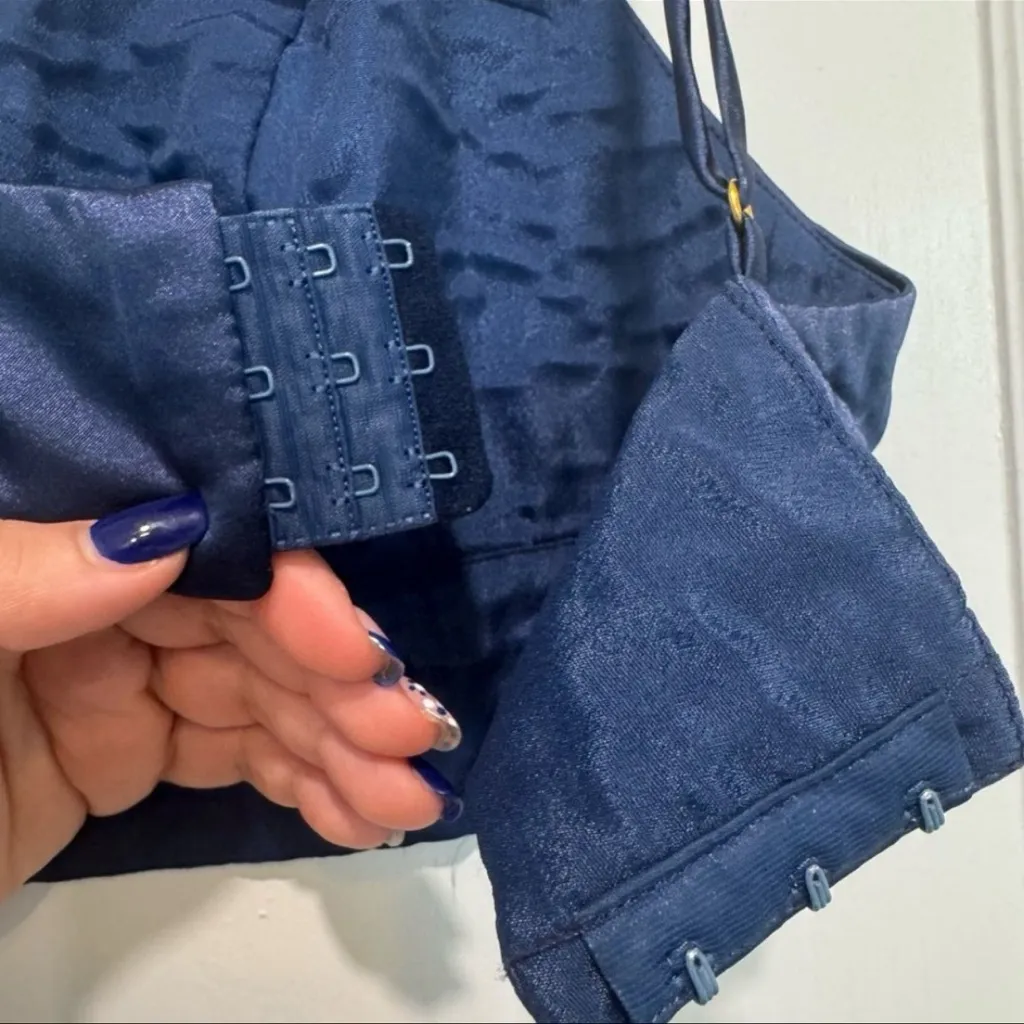 House of Harlow 1960 x Revolve Satin Crop Top - Image 3