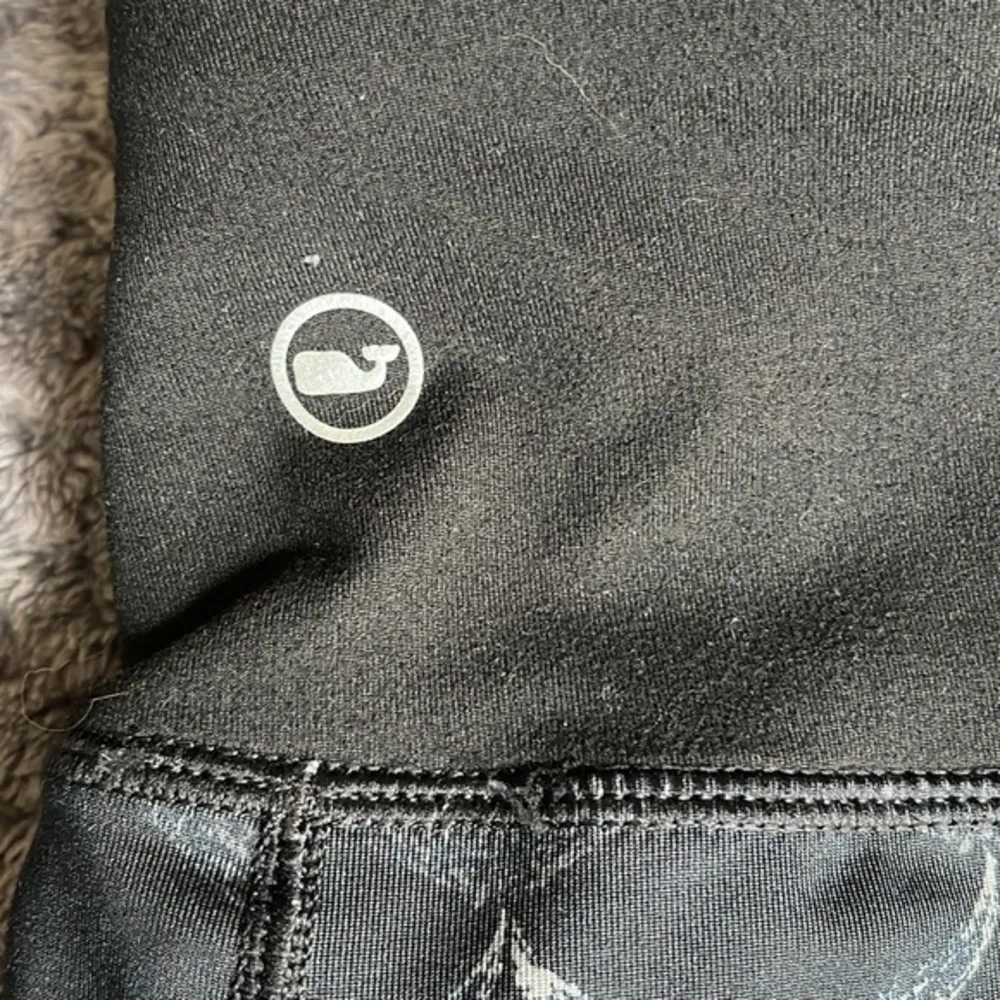 Vineyard Vines Performance Leggings Sz Med GUC #6901 - Image 4
