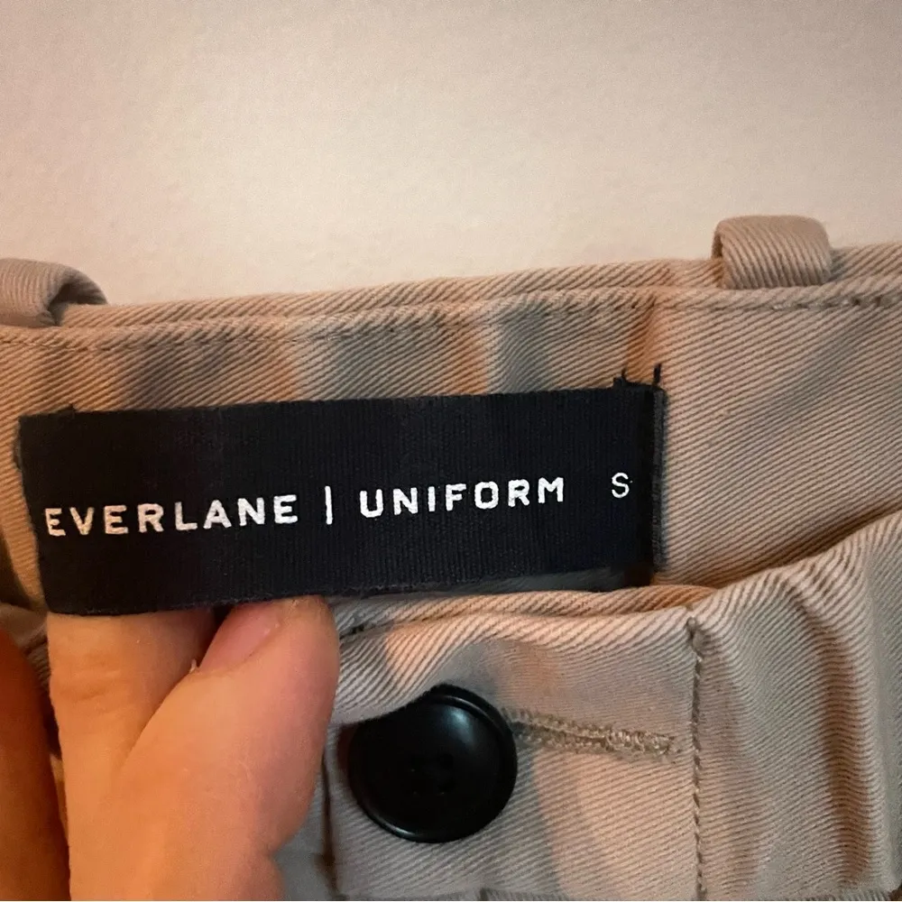 Everlane  Uniform Tan Buttoned Shorts - Image 3