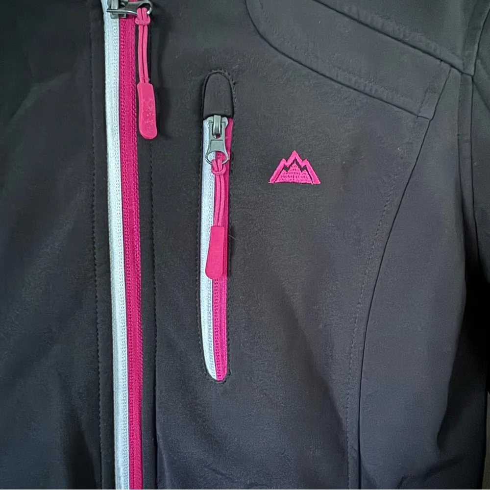 Snozu Women's Black Jacket with Pink Accents - Image 10