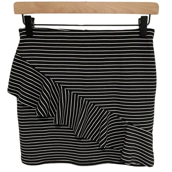 Zara Trafaluc Black & White Striped Ruffle Mini Skirt Size Small - Image 9