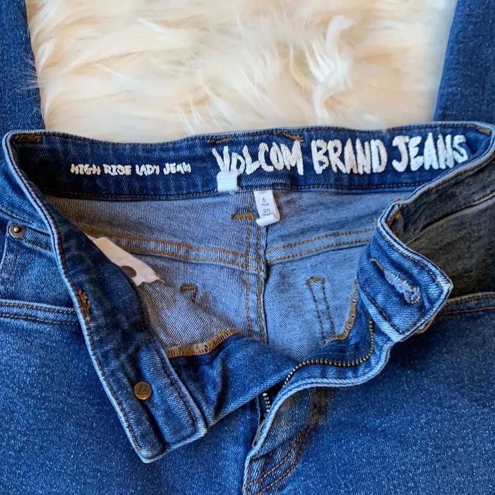Volcom High Rise Lady Jeans Size 6 - Image 4