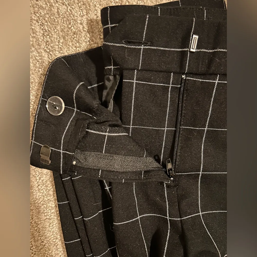 Amanda and Chelsea Windowpane Print Pants - Image 5