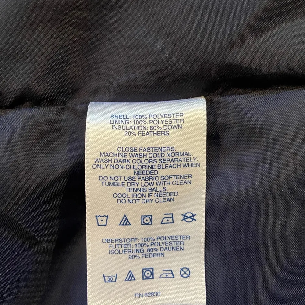 Lands’ End Navy & White Bold Floral Pattern Size Medium Petite Down Vest. - Image 5