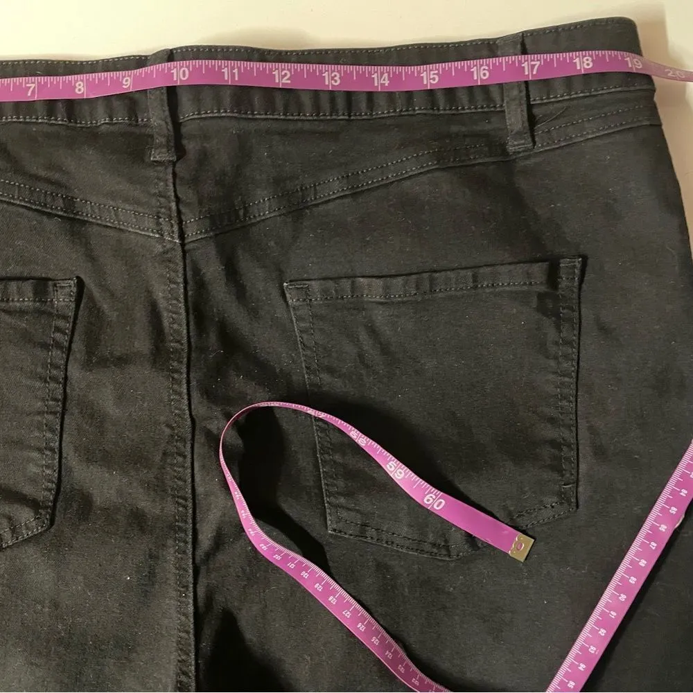 Fashion to Figure Black Bedazzled Zippered Raw Hem Denim Shorts Plus Size 20 EUC - Image 10