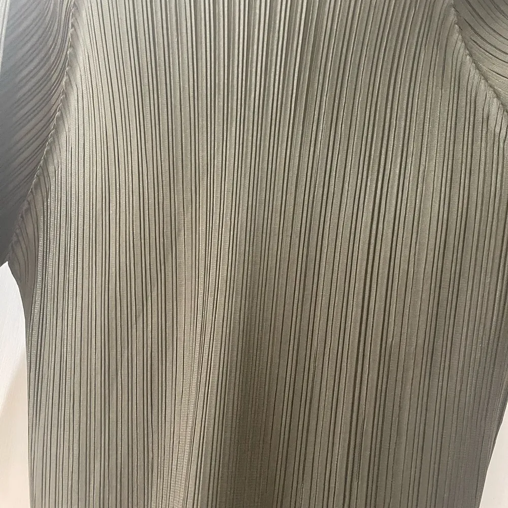 Dark Olive Pleated Inspired Top Green Size 6 - Image 4