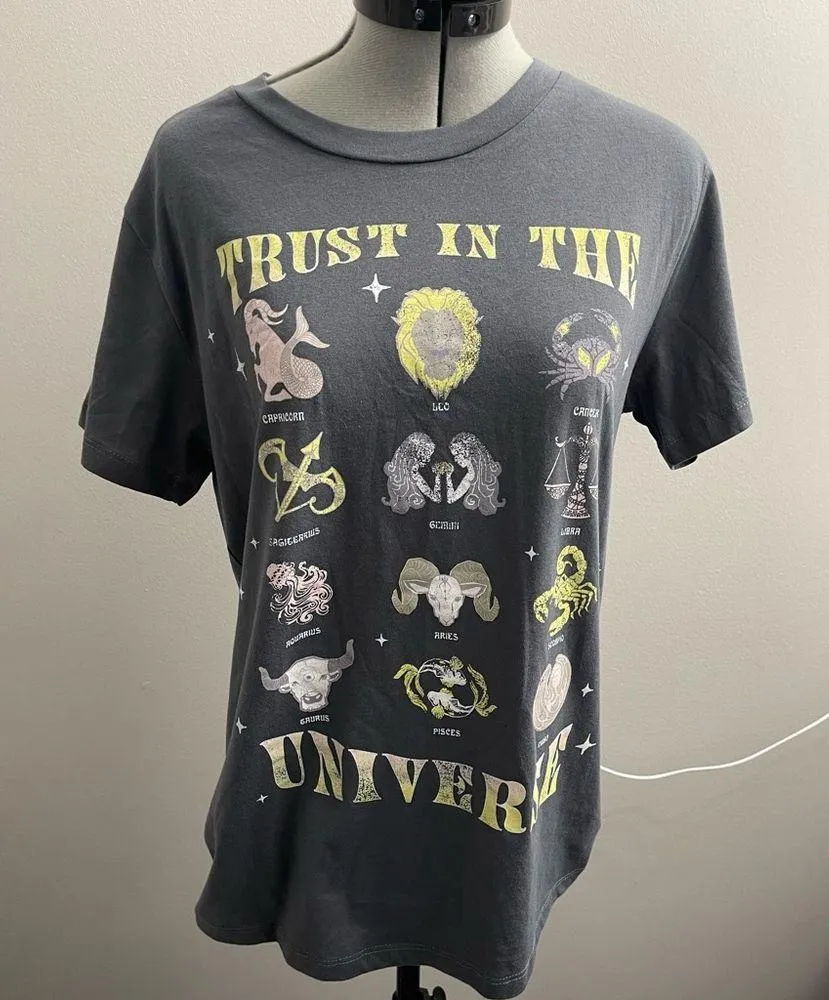 🐸NWT Grayson Threads Black Juniors' Trust In The Universe-Graphic T-Shirt, M - Image 2
