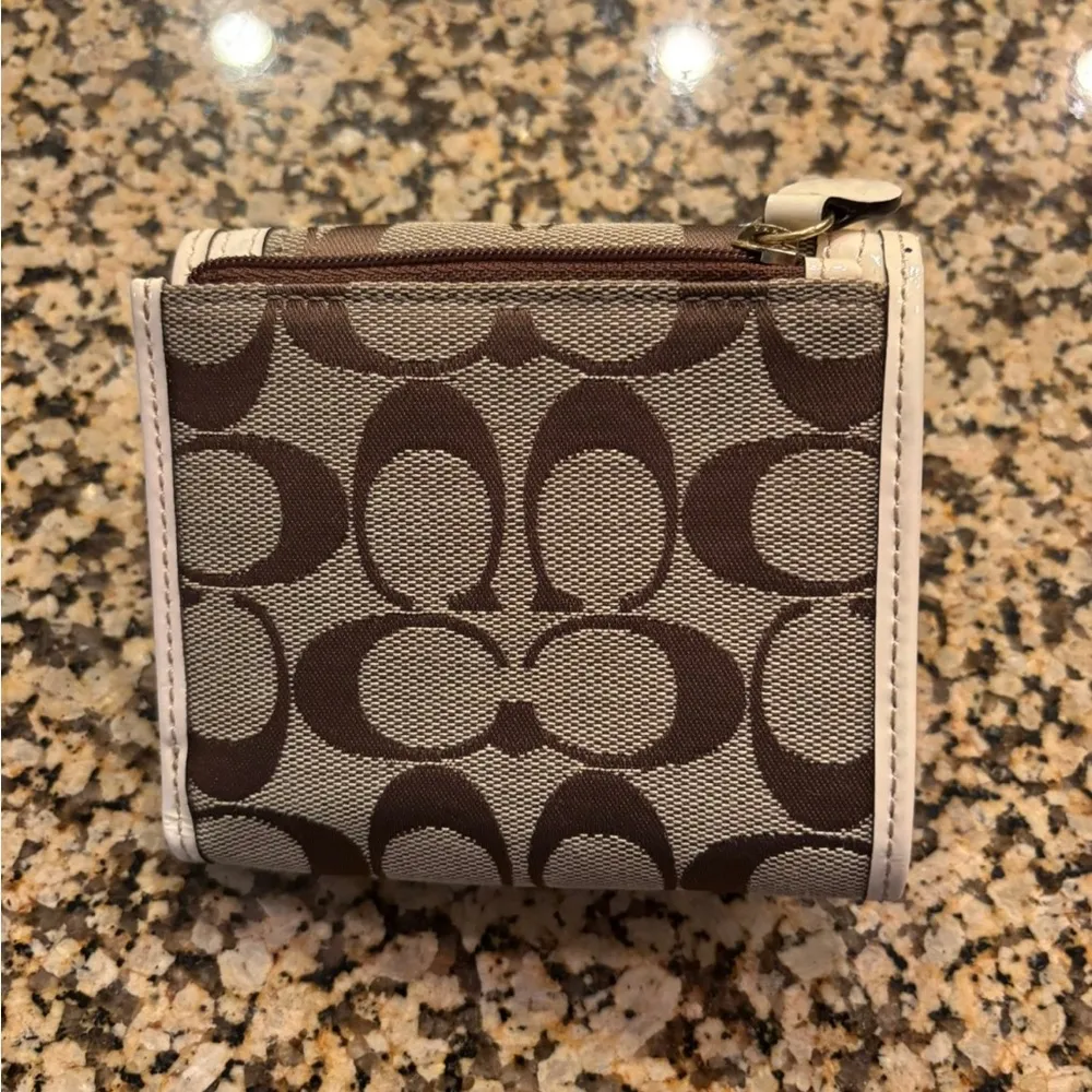 Vintage Coach - Image 4