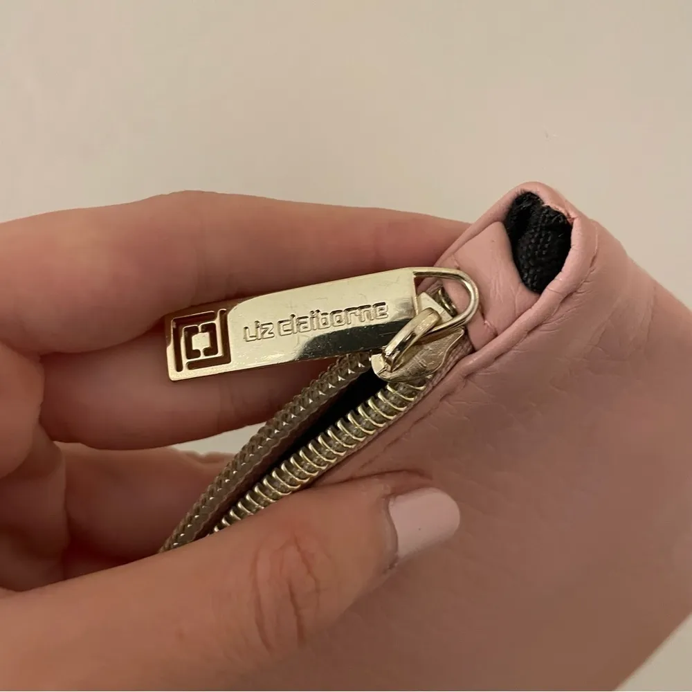 Liz Claiborne pink and black clutch with gold detail and zipper delicate - Image 7