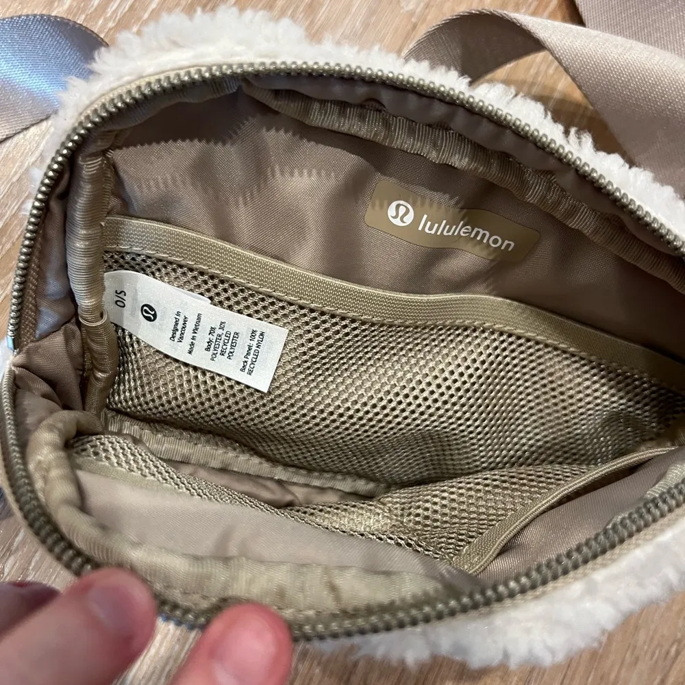 NEW Lululemon Everywhere Belt Bag Fleece - Image 8