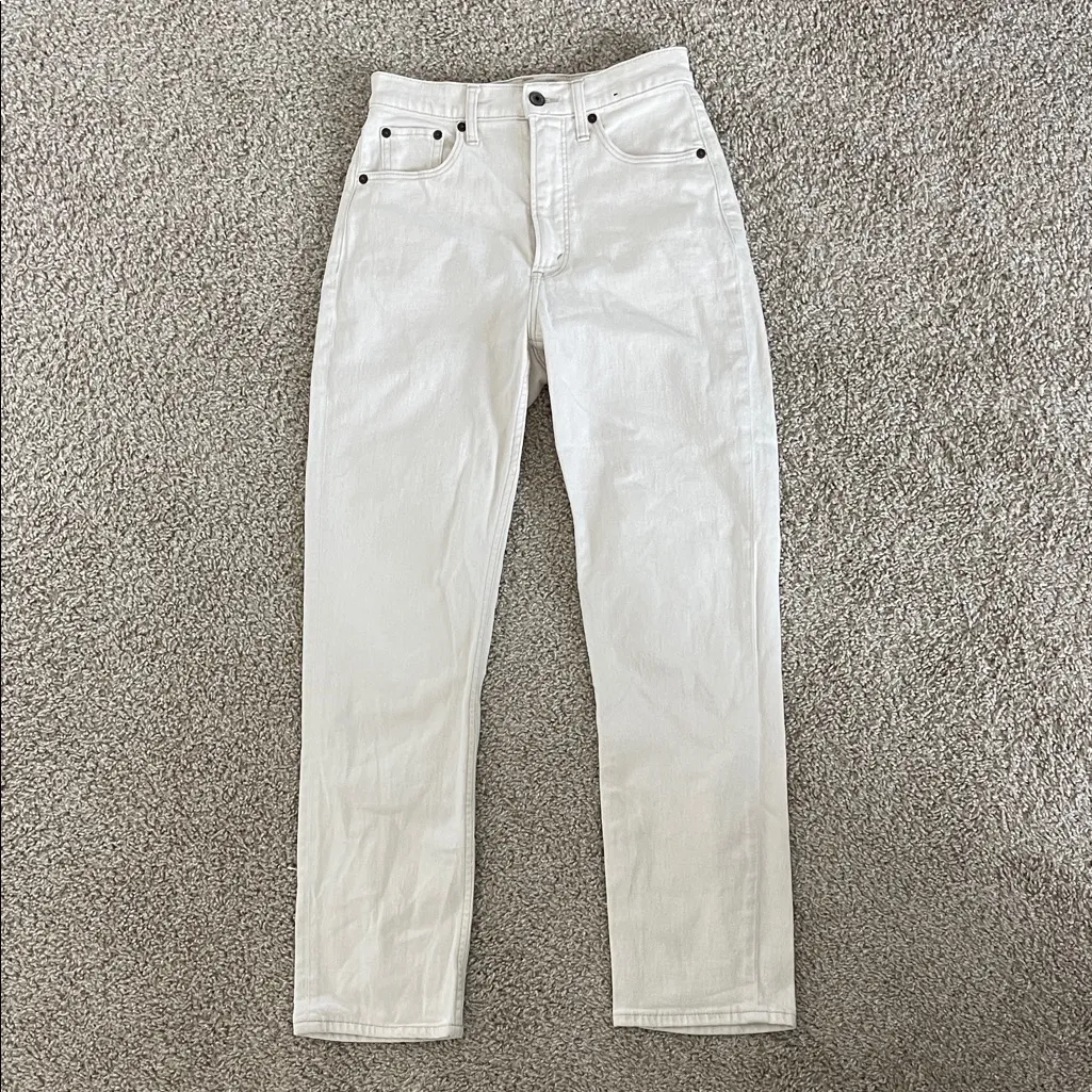 Abercrombie & Fitch Women's Cream Straight Leg Jeans - Image 2