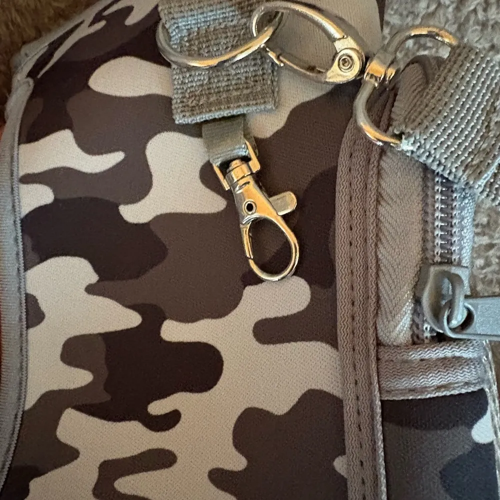 Half Gallon Water Bottle Carrier Bag, Bottle Pouch Adjustable Shoulder strap Gray - Image 3