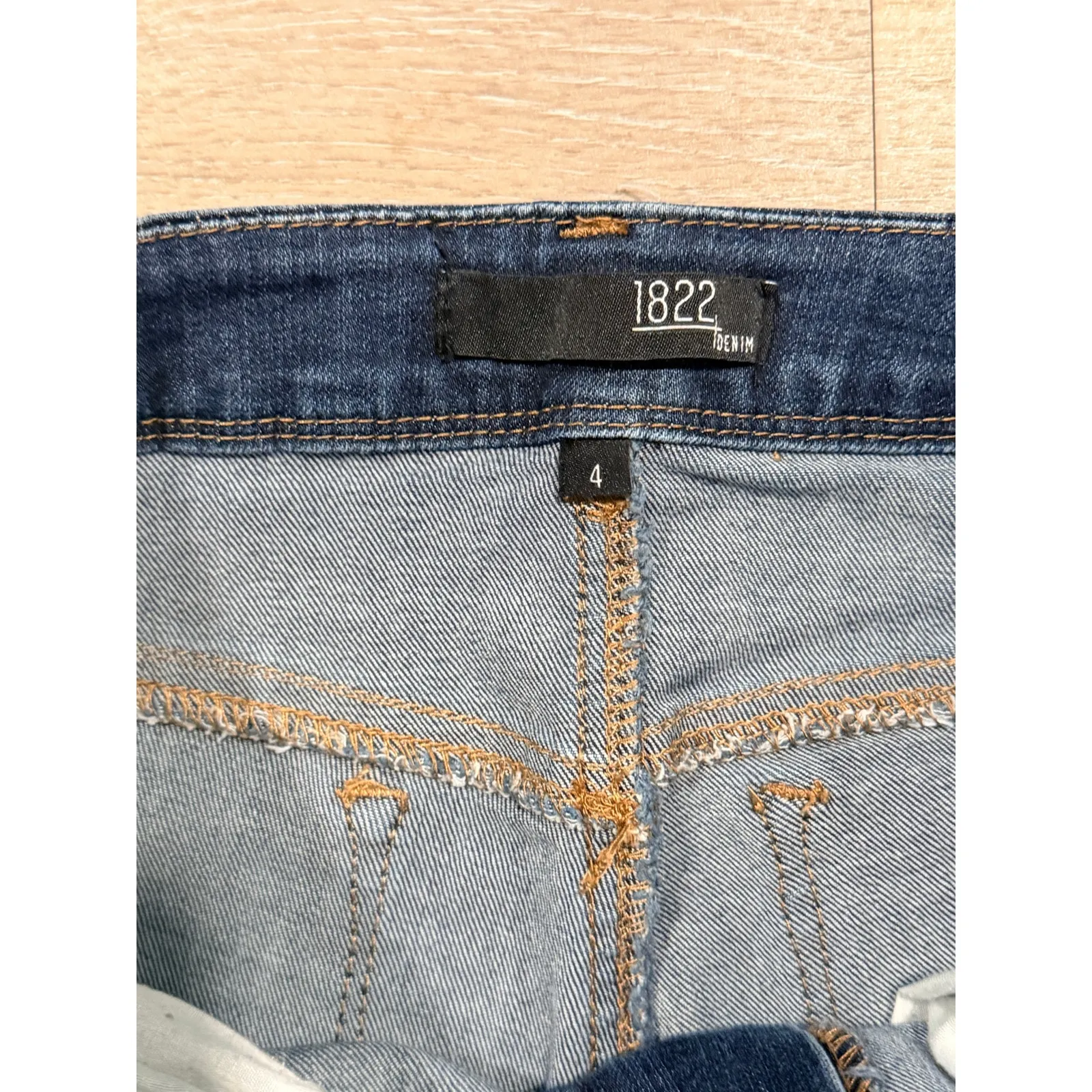 1822 Denim  Size 4 Dark Wash Jeans - Image 2