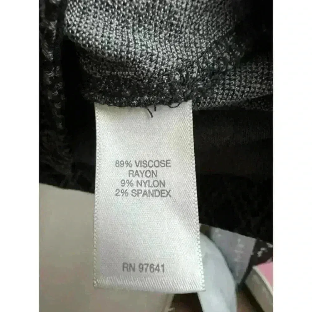 J.jill Women's Ponte Geometric Printed Long Sleeve Casual Top‎ in Black and Gray - Image 6