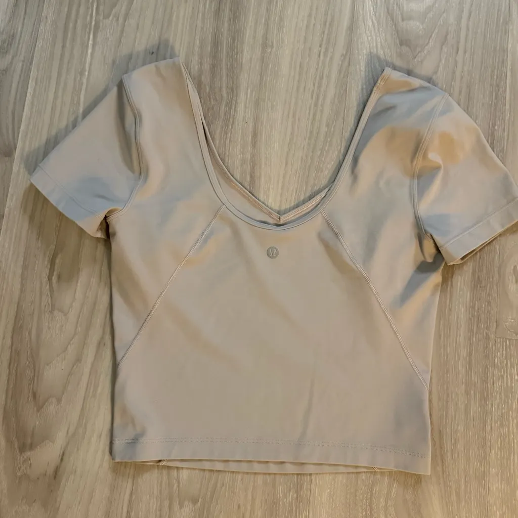 Lululemon Align T-Shirt Cropped Yoga Pilates Sport - Chrome (Size 6)
NWOT - Image 7