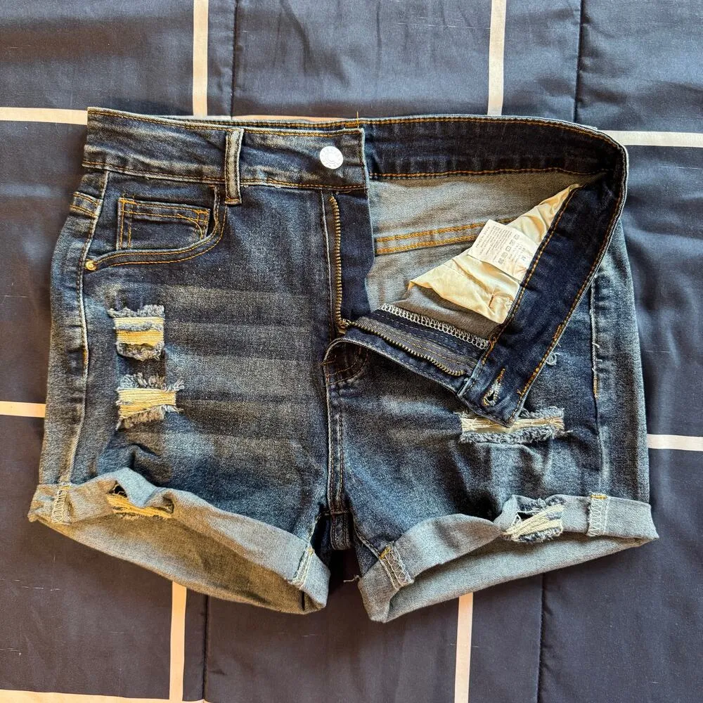 NWOT Women's Size Medium Y2K Western Medium Wash Destressed Jean Shorts - Image 7