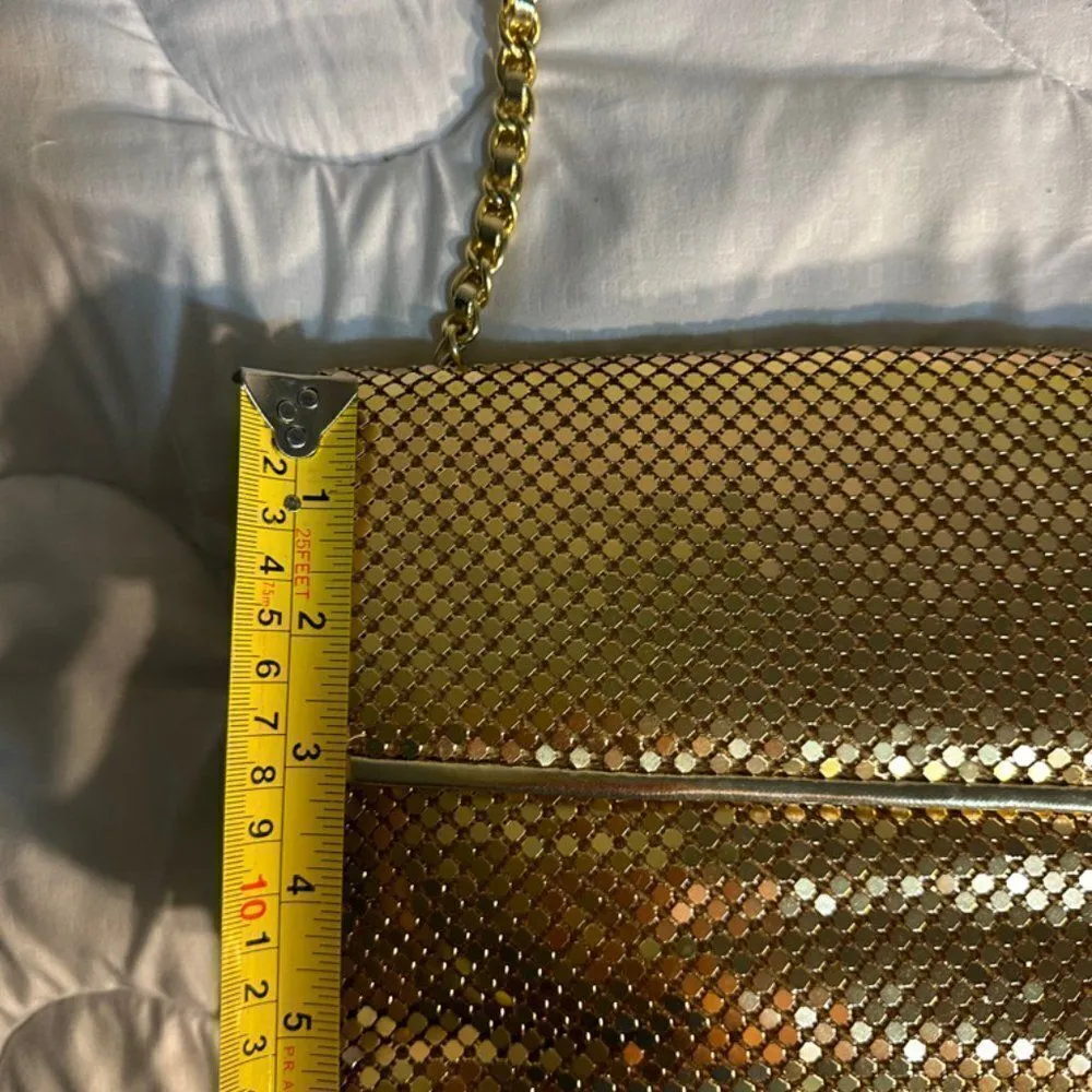 Gold flashy cross body purse - Image 10