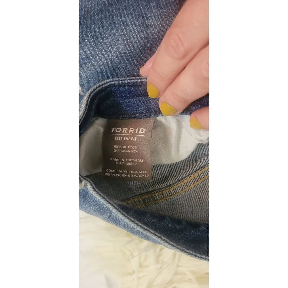 Torrid Feel the Fit Size 18 Distressed Denim Button Up Shorte - Image 4